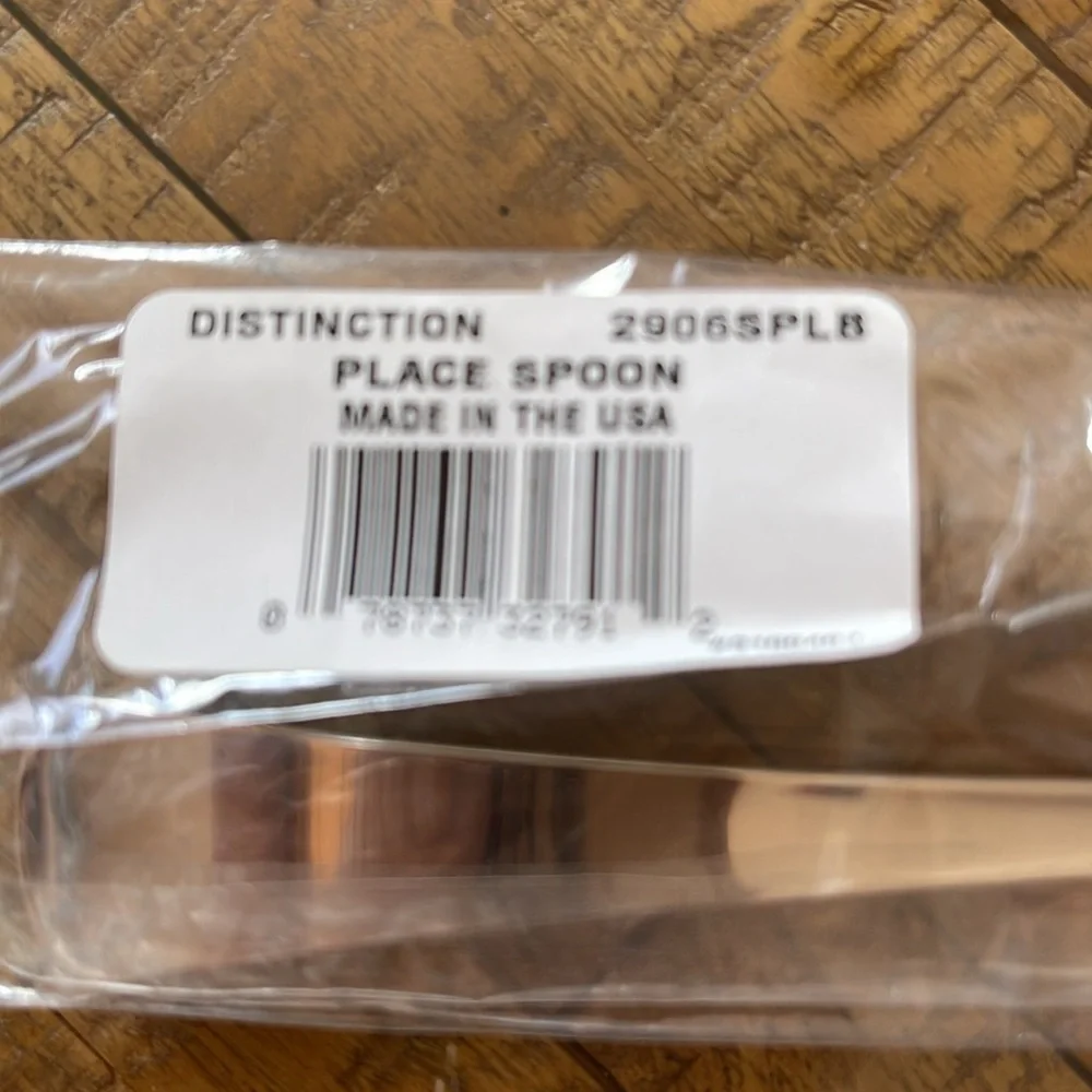 NWT Oneida Distinction set of 4 Soup Spoons